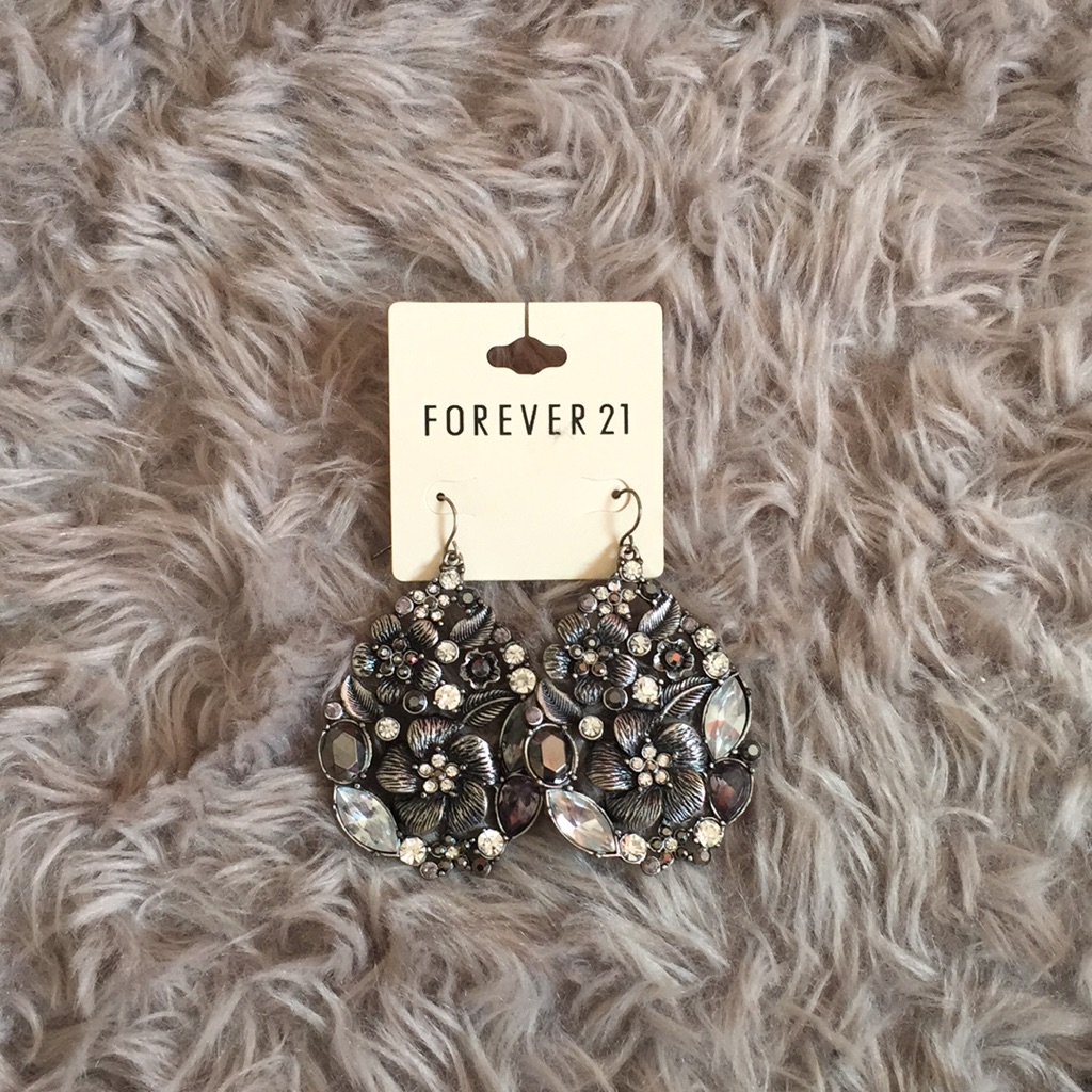 Earrings 5$